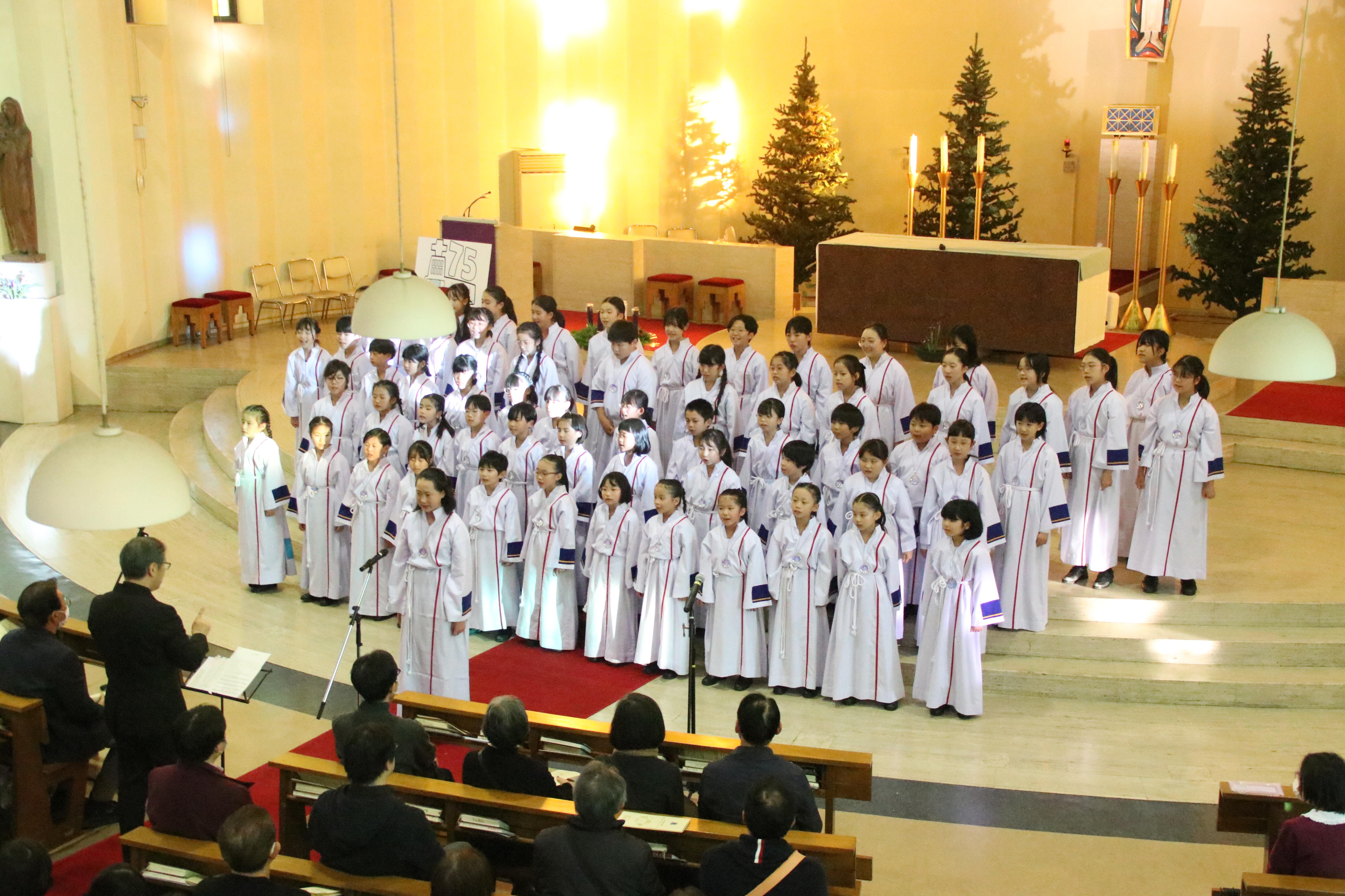 聖歌隊奉仕活動のサムネイル画像