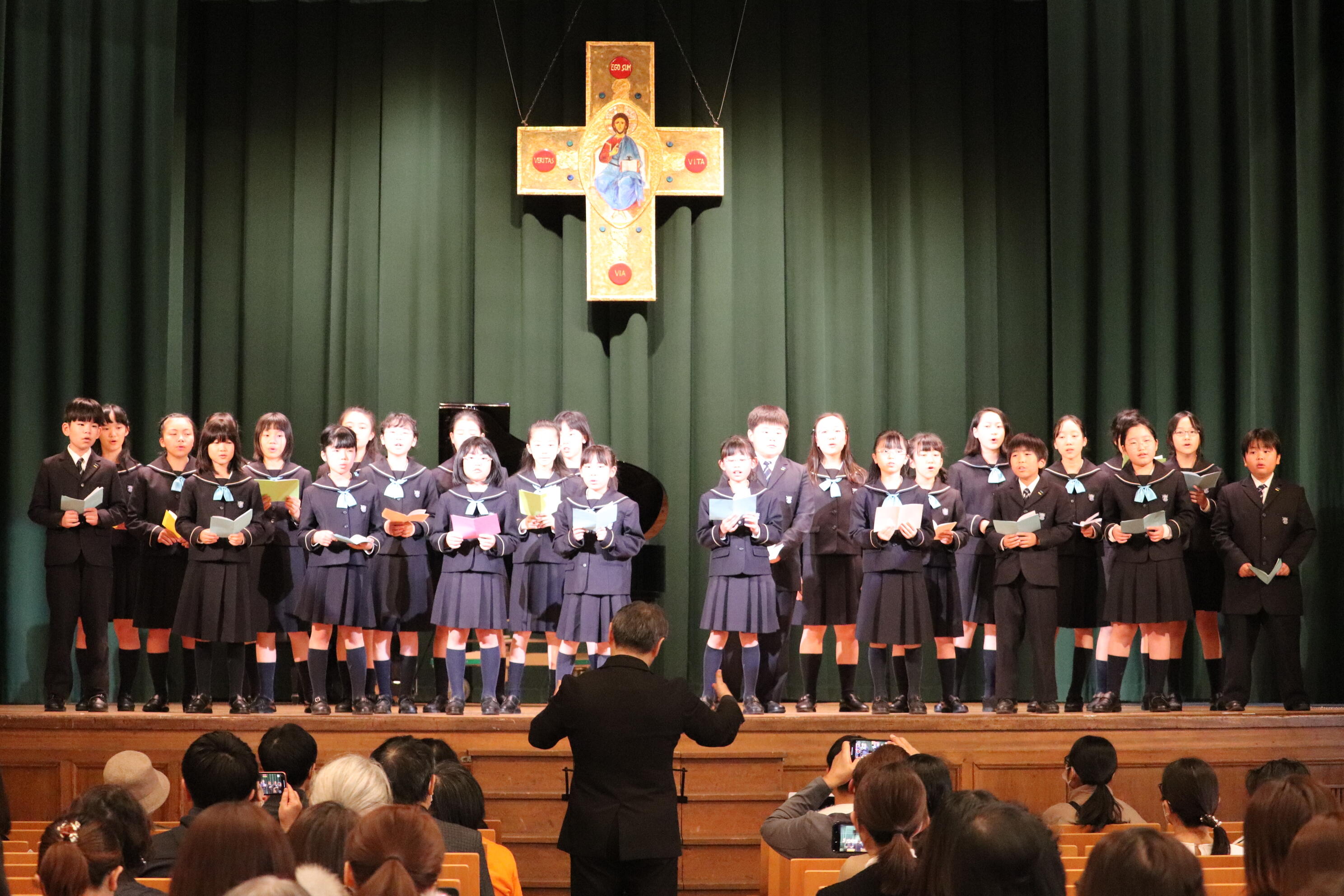 聖歌隊奉仕活動のサムネイル画像