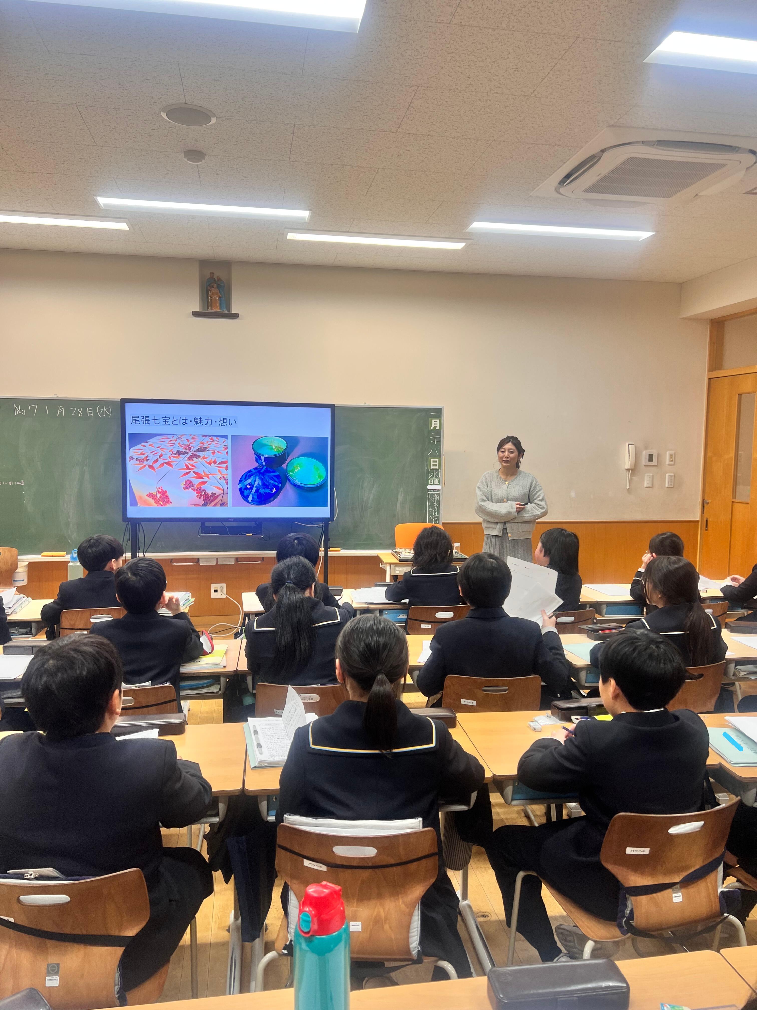 ４年社会科　尾張七宝職人の田村有紀さんから学ぶのサムネイル画像